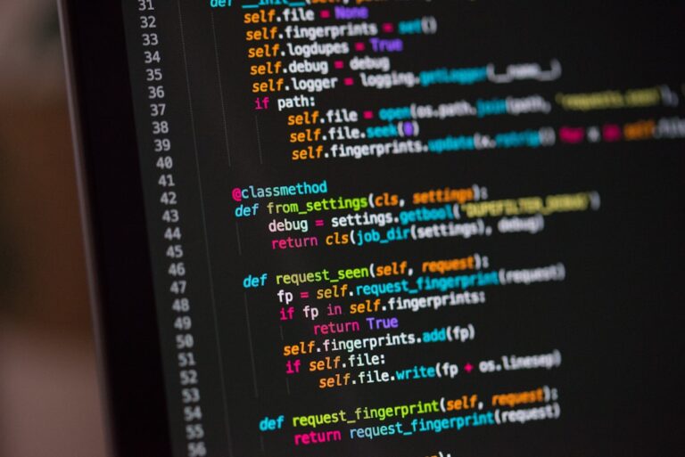 Pantalla con codigo representando malware que se ejecuta en la memoria del navegador
